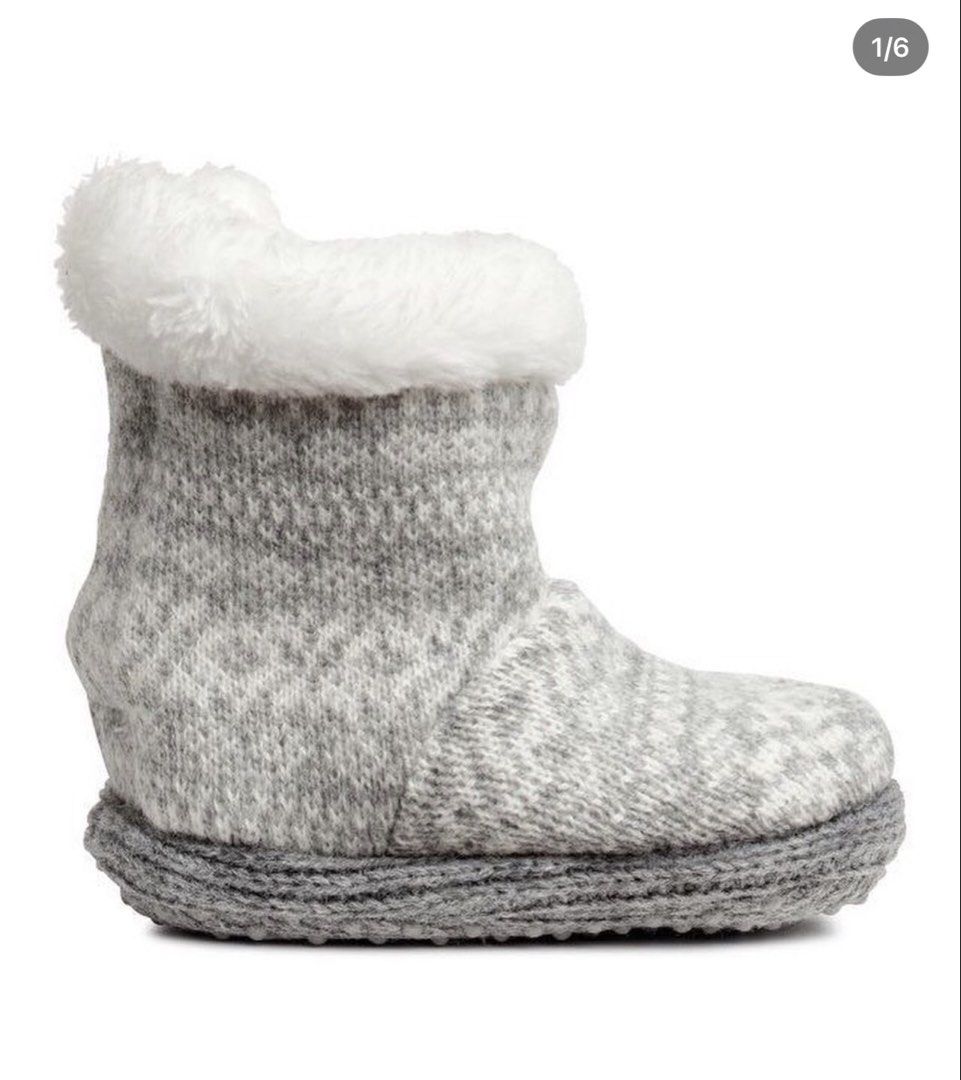 H&M Slipper Booties Fur inside (Category: Babies & Kids Fashion) located in Pasay City. Submitted by anything_preloved23 (Listing ID 1459720710, Image 1). Description: H&M Slipper Booties Fur inside Toddler 22/23 New without tag 150php.