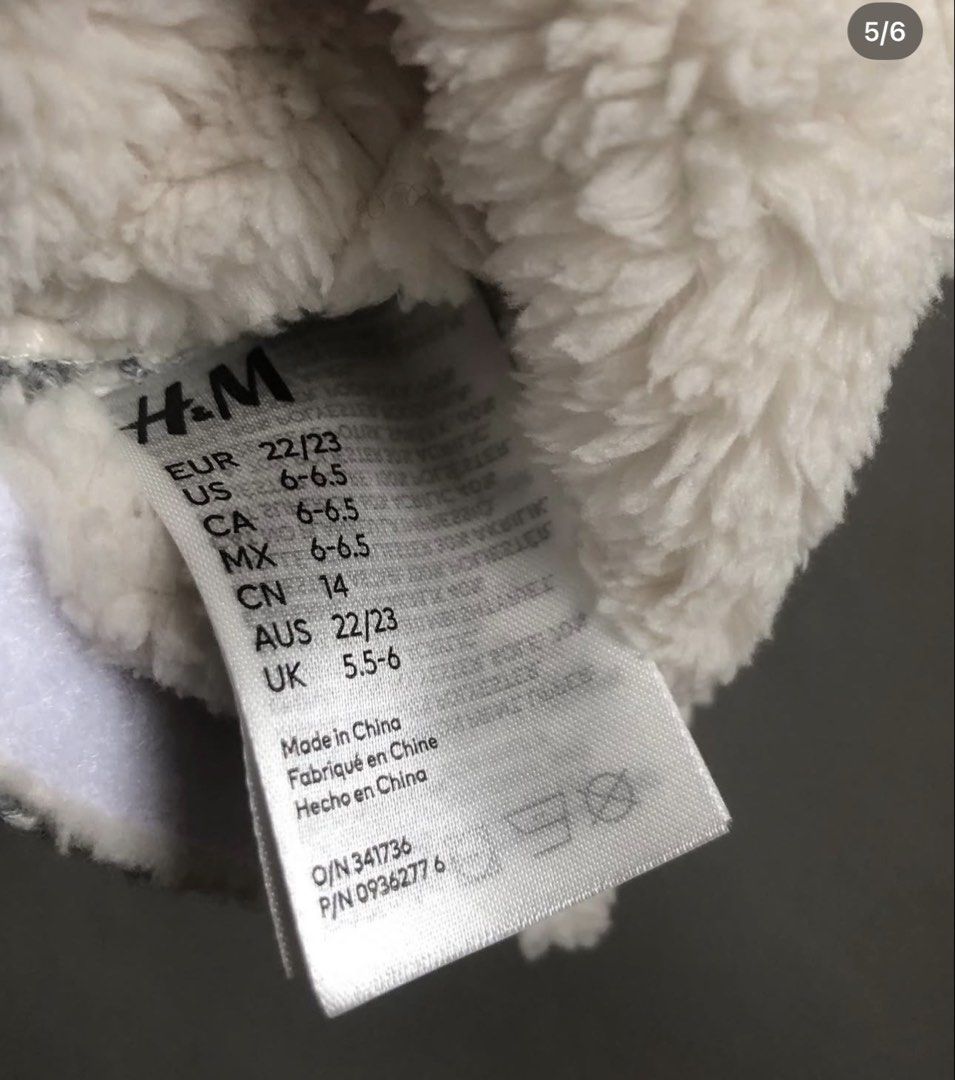 H&M Slipper Booties Fur inside (Category: Babies & Kids Fashion) located in Pasay City. Submitted by anything_preloved23 (Listing ID 1459720710, Image 3). Description: H&M Slipper Booties Fur inside Toddler 22/23 New without tag 150php.