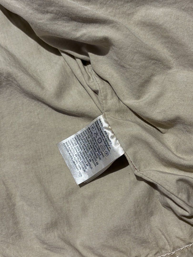 H&M Workwear Jacket (Category: Coats, Jackets and Outerwear) located in Antipolo. Submitted by h0lygrailz (Listing ID 1459811179, Image 3). Description: H&M workwear Jacket with Corduroy Collar original Size: Small Color: Khaki / Taupe Condition: Like New Only worn twice. No stains, holes, damage, or issues. Very clean and well-kept. P2,500 + shipping Antipolo RFS: Rarely worn / decluttering Please see photos for actual condition. Open for reason