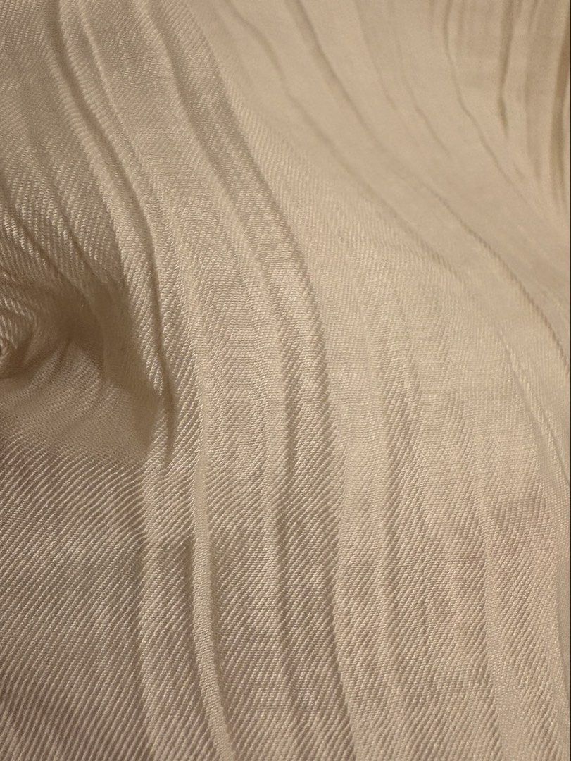 H&M wrinkled pants (Category: Other Bottoms) located in Cabuyao City. Submitted by cy_127 (Listing ID 1459797770, Image 3). Description: .