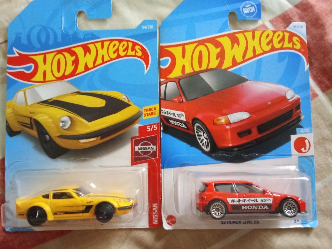 Hot Wheels php250 each (Category: Vehicle & Diecast Models) located in Quezon City. Submitted by batangisip (Listing ID 1459772191, Image 2). Description: Hot Wheels php250 each.