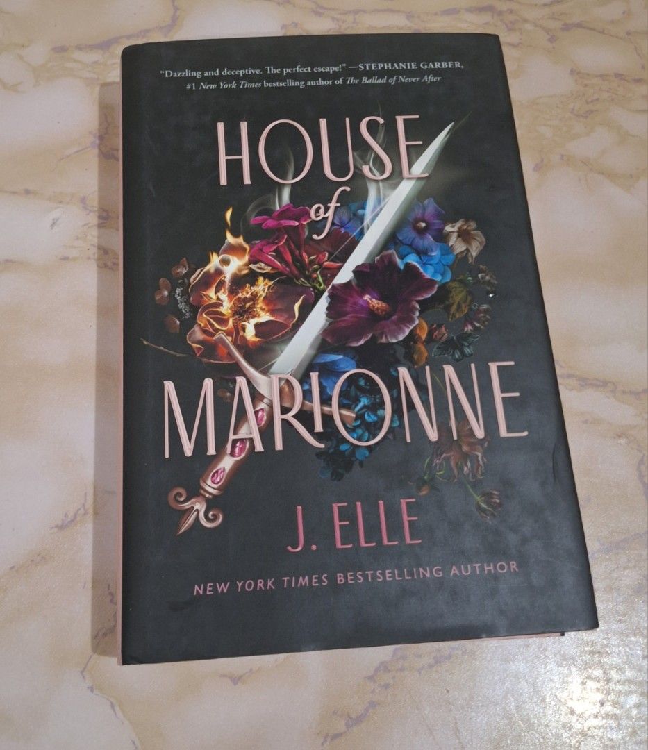 House of Marionne (Category: Blouses) located in Taguig. Submitted by rd_bookcity (Listing ID 1459784591, Image 1). Description: Brandnew but with minimal foxing.