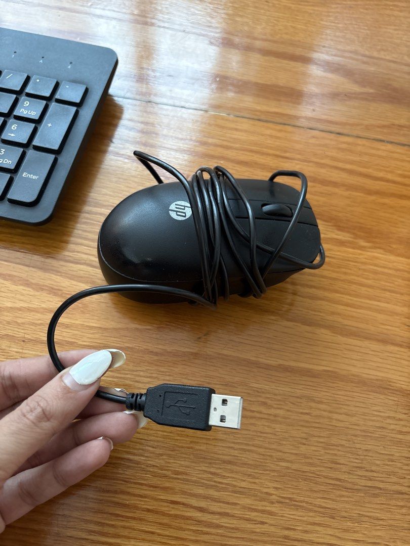 HP Wired Keyboard and Mouse Set （分類：電腦鍵盤及相關產品）位於 Hong Kong。 由 monjb123 提交（商品編號 1459770829，圖片 3）。簡介： Selling a black HP wired keyboard and mouse set. Both connect via USB. Great for a home office setup or replacing old peripherals. Works well. Selling as a bundle.。