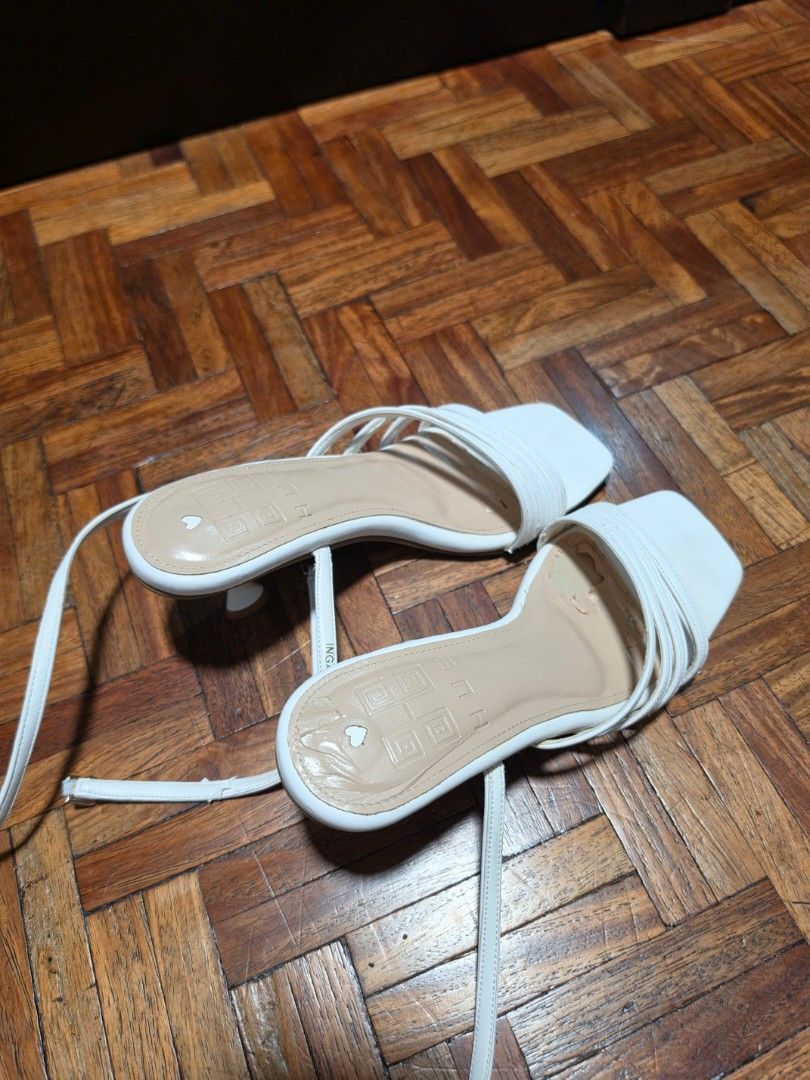 Hue Inga Le Blanc White Strappy Heels (Category: Heels) located in Quezon City. Submitted by snowflakes.specials (Listing ID 1459840090, Image 3). Description: Parts are tuklap, see photos Can still use as is Size 7.