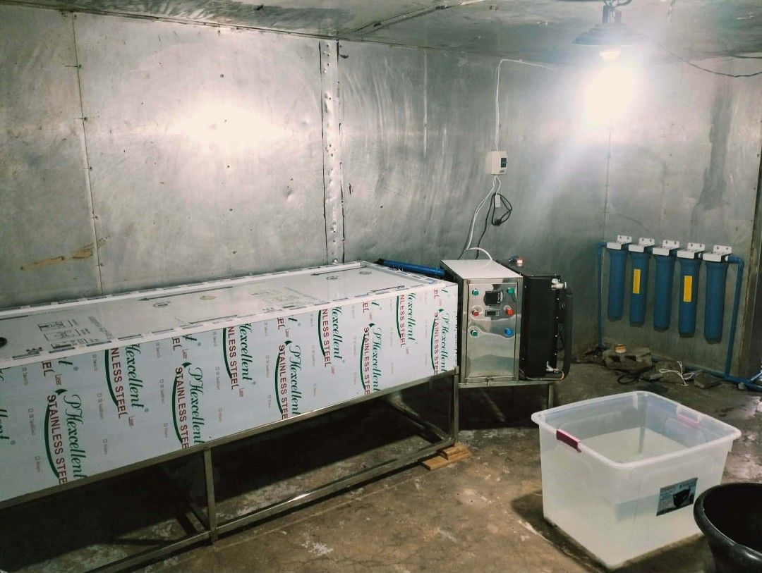 ICE MACHINE (Category: Looking For) located in Quezon City. Submitted by fasttree_d2c5f8 (Listing ID 1459854137, Image 1). Description: ✨ BRAND NEW — 1 MONTH USED ONLY! ✨ ✅Free 5 water filter ✅ 3HP Compressor ✅ Production Capacity: 30 Kilos/Hour ✅ Power Consumption: 3,000 Watts ✅ 220 Volts ✅ Single Phase ✅ Excellent Condition ✅ 1 Month Used ✅ Ready to Use / Pang-business 💯 Ideal for ice-making business, restaurants, resorts, stores, at iba pang 
