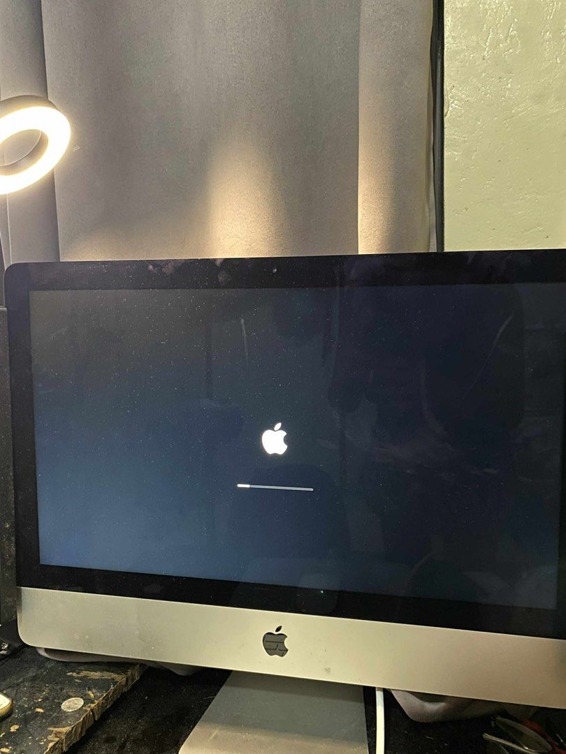 iMac (21.5 inch, Late 2015) (Category: Desktops) located in Taguig. Submitted by bellapot13 (Listing ID 1459818507, Image 2). Description: well used with keyboard magic mouse not working specs: iMac (21.5 inch, Late 2015) Processor: 1.6 GHz Dual-Core Intel Core i5 Memory: 8GB 1867 MHz DDR3 Startup Disk: Macintosh HD Storage: 1.6GHz * 1TB (5400-rpm) hard drive * Configurable up to 1TB Fusion Drive or 256GB of flash storage (SSD).