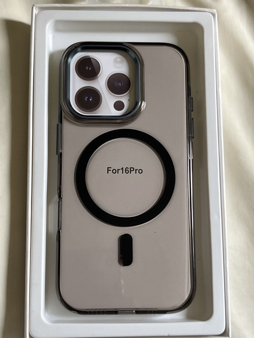 IP16Pro Case (Category: Cases & Covers) located in Pekan. Submitted by dmiaaa790 (Listing ID 1459765171, Image 2). Description: -Never worn - UNIQ Case Original price RM 109.00 -Want to sell RM 70.00 (can negotiate) -Reason to sell (change phone) -chat first before buying.