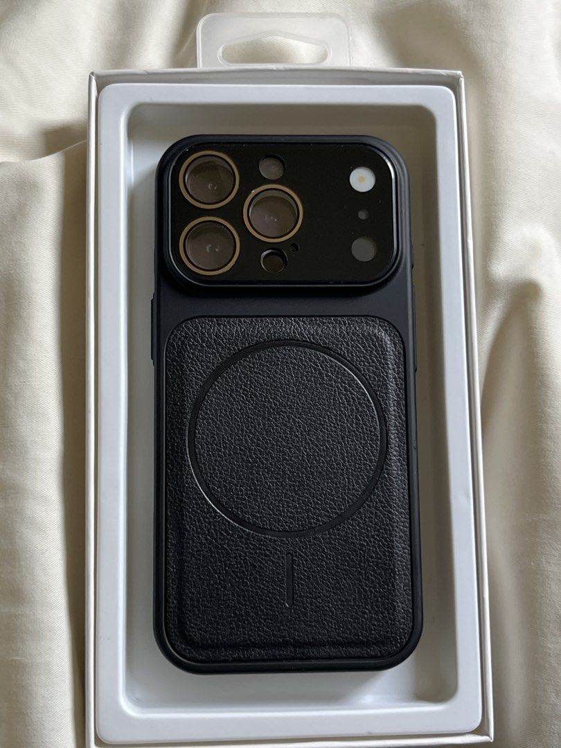 IP16Pro Case (Category: Cases & Covers) located in Pekan. Submitted by dmiaaa790 (Listing ID 1459769555, Image 2). Description: - Original price RM 29.00 -Want to sell RM 25.00 (can negotiate) -Reason to sell (change phone) -chat first before buying.