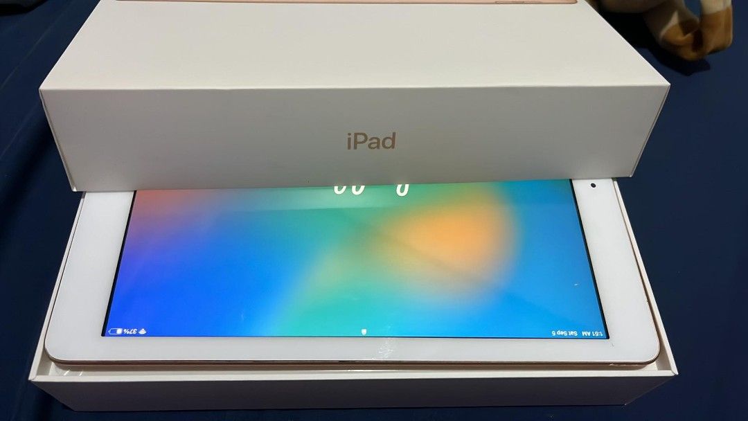 Ipad 6th Gen WIFI 32GB - Battery for replacement (Category: iPad) located in Quezon City. Submitted by aldenpv (Listing ID 1459785513, Image 2). Description: Ipad 6th Gen WIFI 32GB Location: Cainta Rizal (For pickup) or Megatower (for meetup) Battery recommended for replacement / easily lowbatt LCD has some scratches but no cracks. Already raised (see 3rd photo) Body has some scratches Comes with original box but no charger/cable No issue with Ap