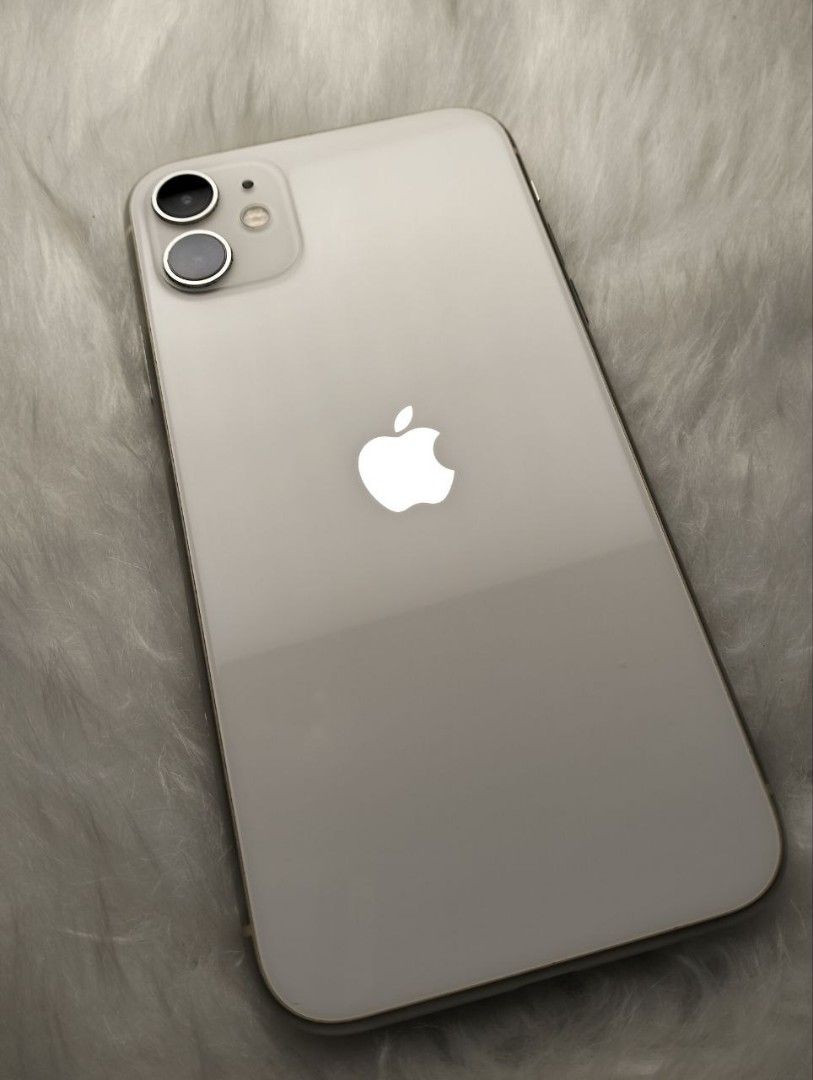 Iphone 11 (Category: iPhone 11 Series) located in Manila. Submitted by lynnn04 (Listing ID 1459785039, Image 2). Description: 📱IPHONE 11 AVAILABLE! ✨ 🍎 iPhone 11 💾 128gb 🔋 72% Battery Health Original 🎨 White ✅ Face ID Working ✅ True Tone Working ✅ Cameras & speakers working ✅ Factory unlock (any sim) 📦 Unit, case, and cord ✨ Smooth performance 🔒 Clean & ready to use PM me for inquiries! 💬 🚚 Meet-up 🚚Ships nationwide (lbc, lalamove, jnt)