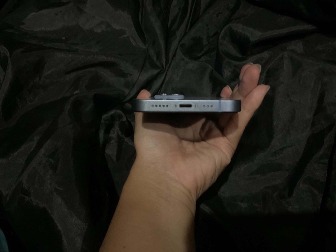 Iphone 14 (Category: iPhone 14 Series) located in Malolos. Submitted by nutellahxx (Listing ID 1459806464, Image 3). Description: Iphone 14 Blue🩵 💯Original 73% battery health. Original battery, never been replaced! Super kunat pa. No history of any repairs. Never nabuksan. First Owner and Lady Owned. No functional and know issues. Just some chipping/scratch sa camera ring (hindi sa mismong camera kaya outputs are not affected) Inclusions: Box, 