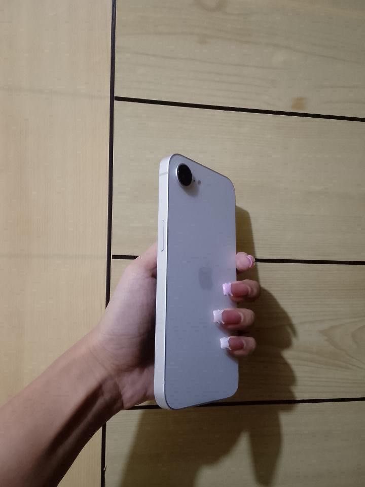 iphone 16e (Category: Cases & Sleeves) located in Manila. Submitted by preciousgr97325 (Listing ID 1459720200, Image 2). Description: Iphone 16e Sale or swap sa may add 128gb Local variant 100bh No history of repair Meet up only.