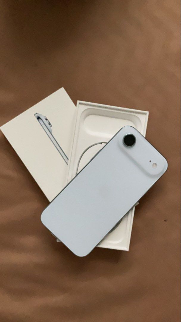 Iphone 17 Air (Category: iPhone 17 Series) located in Muntinlupa City. Submitted by ohchelseacake (Listing ID 1459690262, Image 2). Description: Iphone Air , 256gb , under warranty 6/2027 , sky blue 3 mos old - Super good as new.