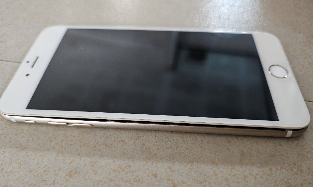 Iphone 6plus deffective (Category: iPhone 6 Series) located in Cabanatuan. Submitted by nerradnozid888 (Listing ID 1459700716, Image 2). Description: Iphone 6plus binigay lang for parts only at lumobi na batt un GB not sure if ilan talaga Location: Cabanatuan Nueva Ecija.