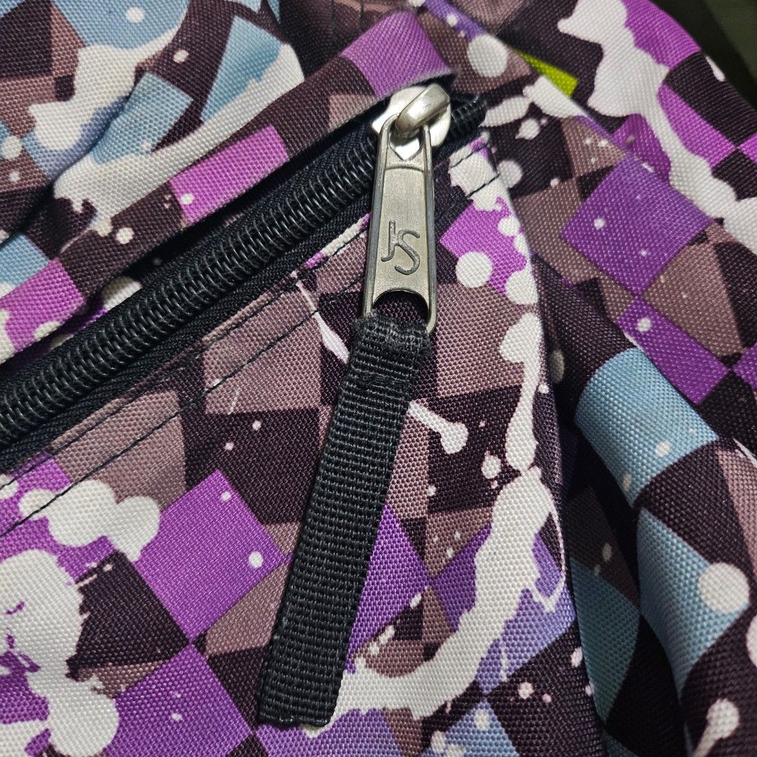 Jansport - Colorful Geometric Pattern Backpack (Category: Backpacks) located in Quezon City. Submitted by al1en_rob0t (Listing ID 1459788438, Image 2). Description: PRICE: ₱1,250 EACH How to Order: Please message me with the item number you want to purchase or a screenshot of the item. Details: • MOD: LBC, J&T, SDD (shipping fee shouldered by buyer) • MOP: GCash / MariBank.