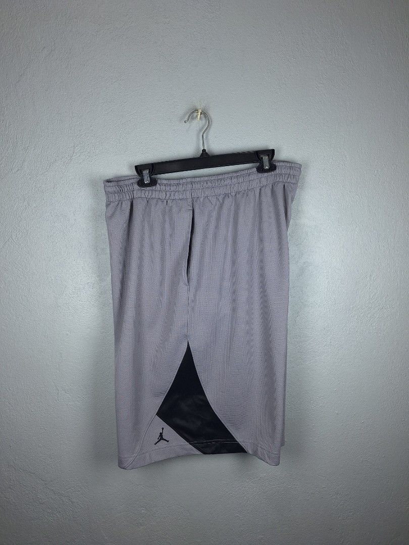 Jordan Grey Short (Category: Shorts) located in Sibulan. Submitted by studioxano (Listing ID 1459783537, Image 1). Description: Js Short Size XL 36-40 / Length 25 Excellent condi 9.5/10 color rate Sign usage pero presentable Loc: Dumaguete city.