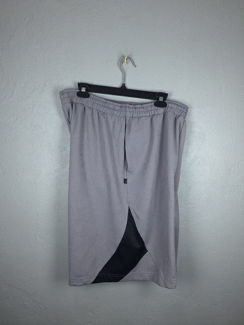 Jordan Grey Short (Category: Shorts) located in Sibulan. Submitted by studioxano (Listing ID 1459783537, Image 2). Description: Js Short Size XL 36-40 / Length 25 Excellent condi 9.5/10 color rate Sign usage pero presentable Loc: Dumaguete city.