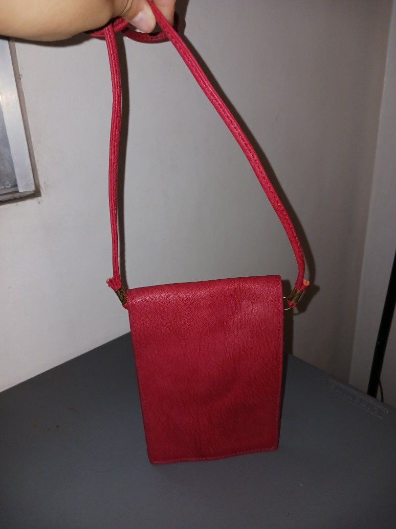 Jovanni Red Leather Wallet with Strap (Category: Wallets & Card holders) located in Quezon City. Submitted by rdonelle (Listing ID 1459774640, Image 2). Description: - Genuine red leather Fossil wallet - Unique leaf clasp closure - Detachable braided red strap - Compact and ideal for carrying essentials - Shows some signs of wear, but remains fully functional.