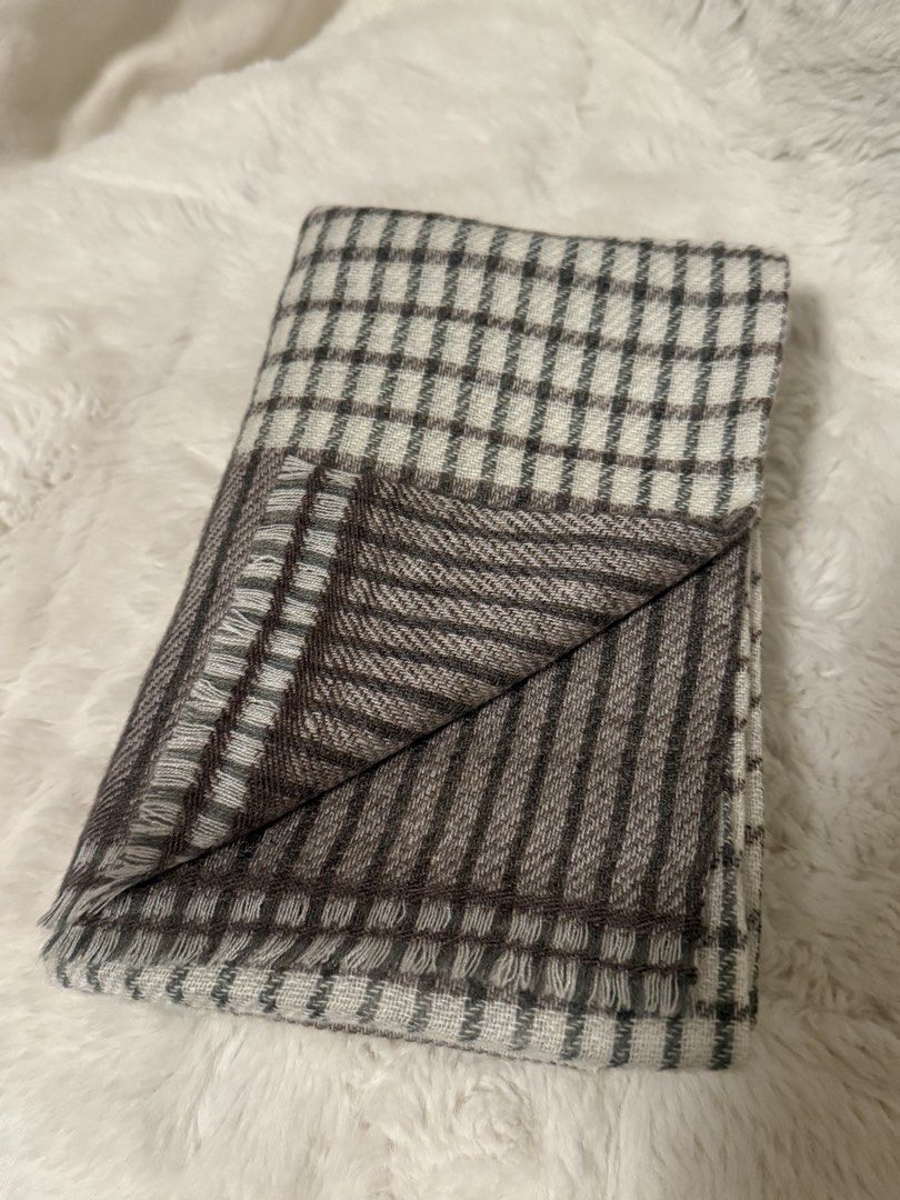 JYOTI shawls (Category: Scarves) located in Cavite. Submitted by _solidolo (Listing ID 1459862298, Image 2). Description: .