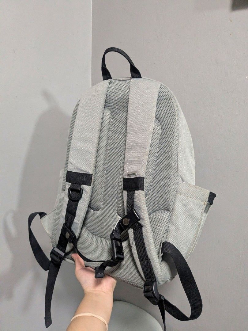 Kangol Flash Mesh Light Gray Backpack (Category: Backpacks) located in Quezon City. Submitted by nnncorner (Listing ID 1459865636, Image 2). Description: Authentic Kangol Flash Mesh Light Gray Backpack 100% authentic Height 18 inches Width 14 inches Bottle Pocket is insulated 9/10 overall condition clean inside and outside has laptop compartment 5900 original price replace 1 zip puller so no any issues. no stains or flaws on corners still present