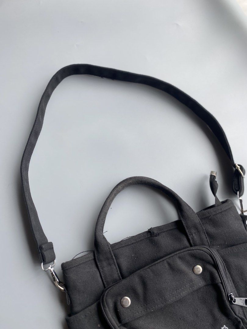 Kangol Multipocket Slingbag (Category: Sling Bags) located in San Jose del Monte. Submitted by edmarkvillanueva (Listing ID 1459742783, Image 3). Description: Good Condition Sign of usage Complete tags.