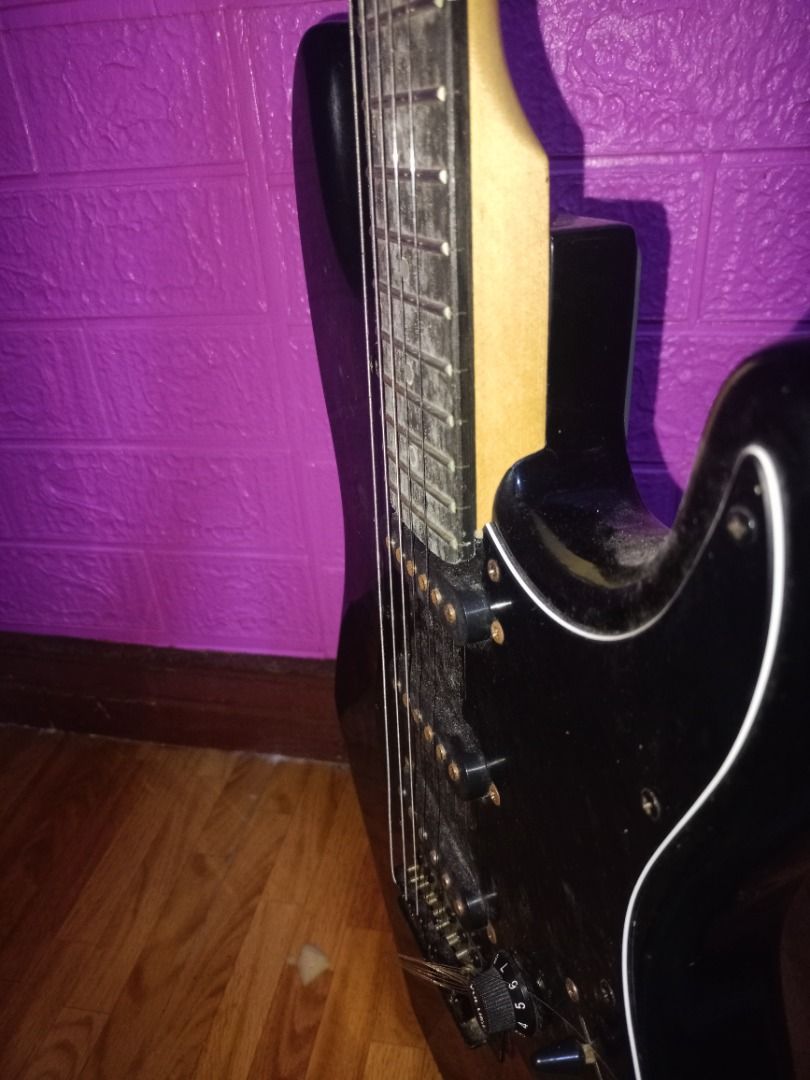 KAWES Electric Guitar flame (Category: Musical Instruments) located in Caloocan City. Submitted by mysticmountain.402d8b (Listing ID 1459694313, Image 3). Description: Almost 1 year na sa akin. Good condition and working properly. Guitar only — no bag, no freebies, and no strings included. Sama Kuna Rin Yung 5m cord.