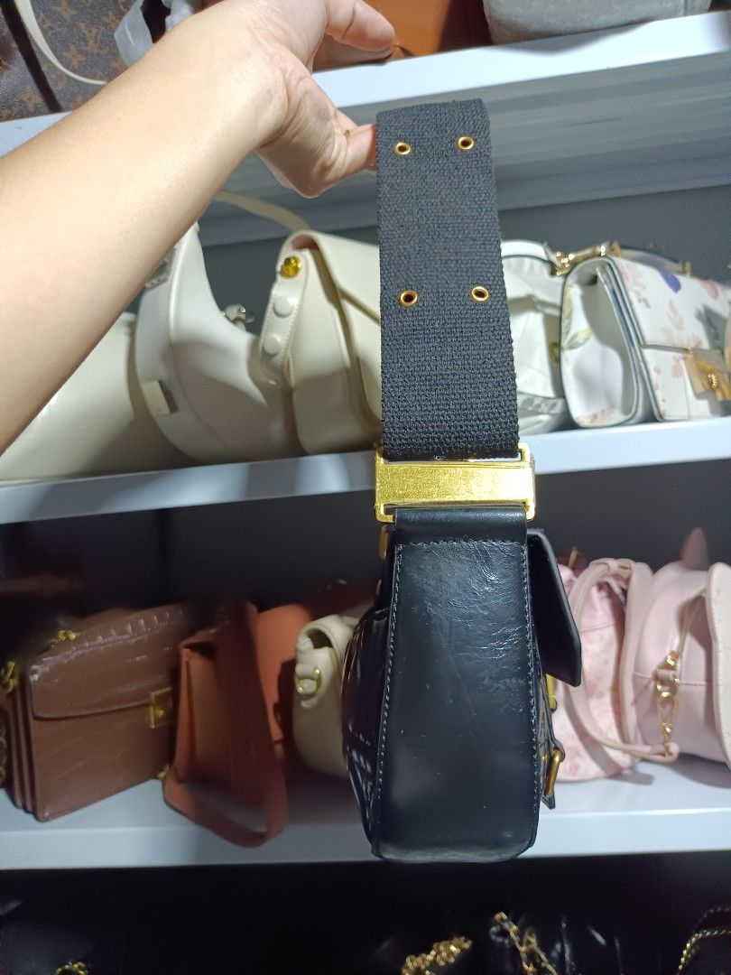 Kili bag/Sling bag (Category: Luxury Bags & Wallets) located in Naga. Submitted by zksboutique (Listing ID 1459896389, Image 3). Description: Good as new Kili/Sling bag small size no flaws.