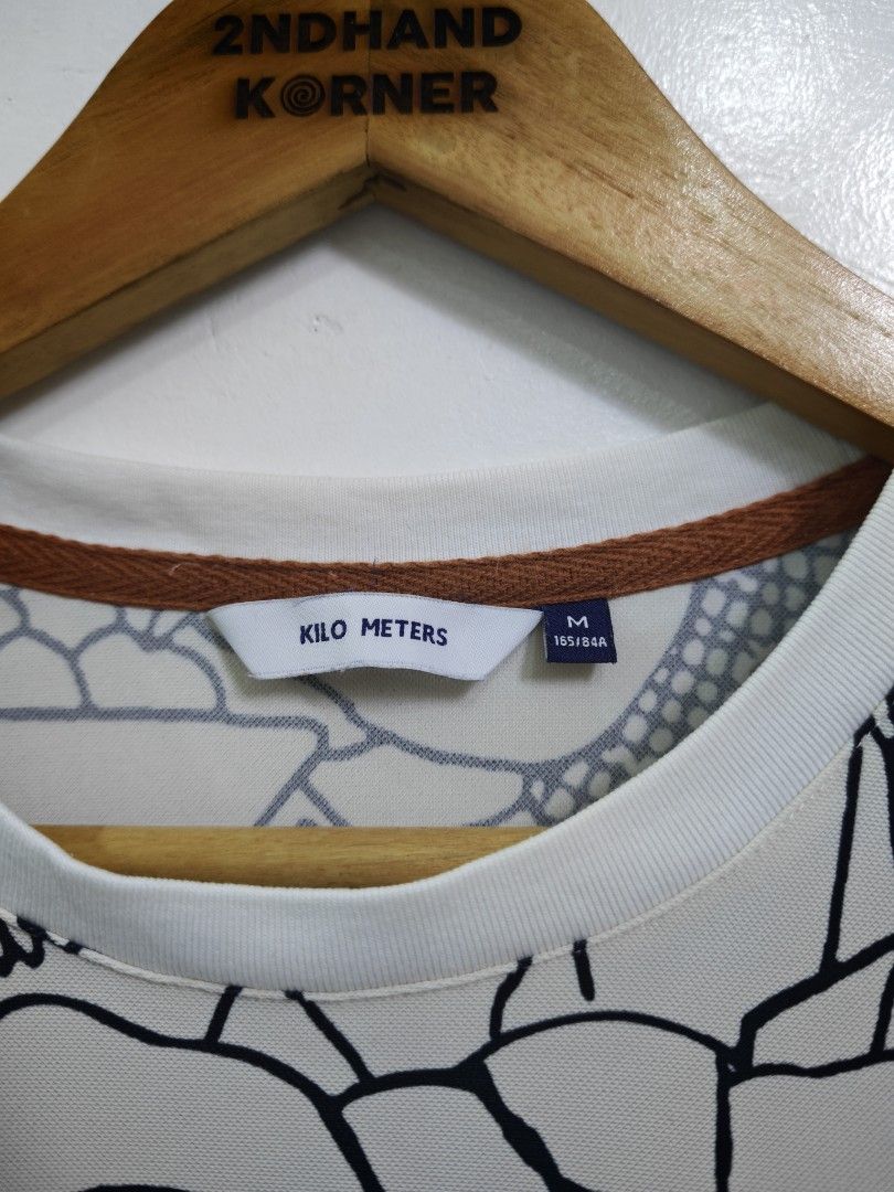Kilo Meters Shirt (Dri-Fit) (Category: Tshirts & Polo Shirts ) located in Pasig City. Submitted by dian.juliet (Listing ID 1459771225, Image 3). Description: ▪️Size: Medium on tag ▪️Color : Cream mismo dun sa design na may faces, white yung nasa neck area ▪️Used once medyo fit sakin and hindi ko mapormahan hahaha panlalake kasi yung design ▪️Dri fit yata sya, seems like running shirt yung texture ganern 😅 ▪️Preloved from USA ▪️What you see is wh
