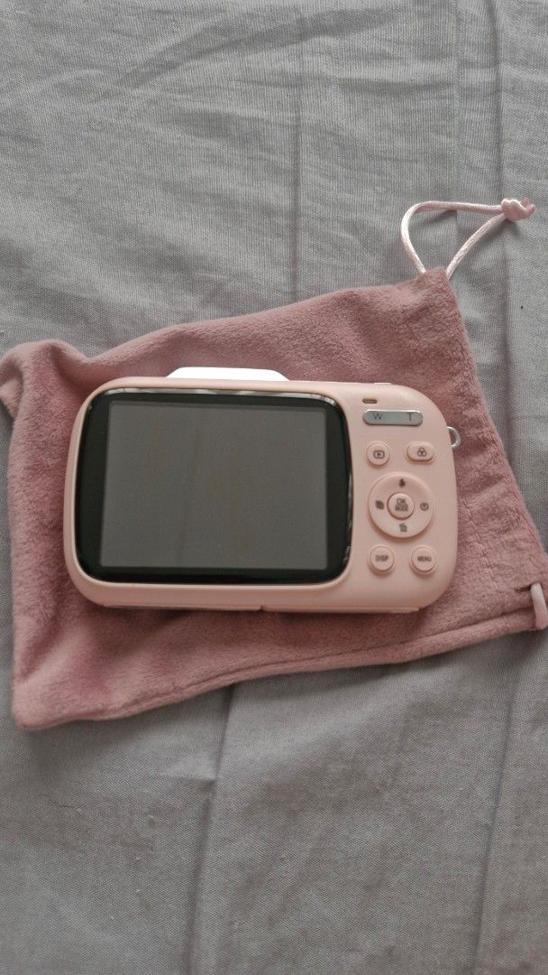 KitBeez 5K Digital Camera with 18x Zoom (Category: Cameras) located in Bulacan. Submitted by kasseuu (Listing ID 1459785793, Image 3). Description: ♡ like new condition ♡ comes with a charger cord and sd card ♡ 64 mp with 18x zoom ♡ fully functional flash.