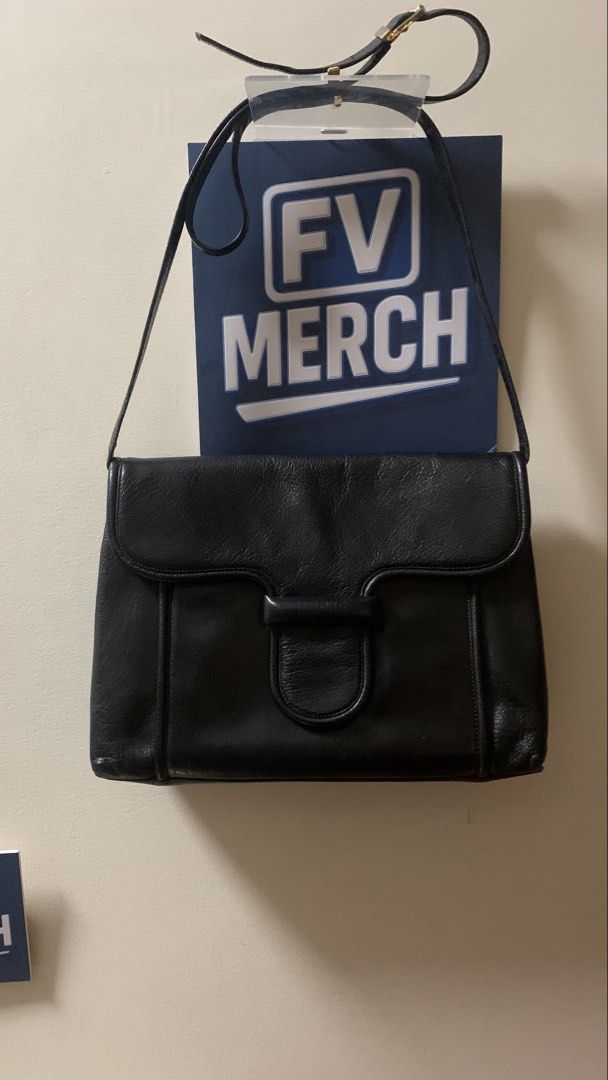 La Bagagerie black leather shoulder bag (Category: Shoulder Bags) located in Mandaluyong City. Submitted by fv_merch (Listing ID 1459757133, Image 1). Description: Php 1500 Genuine black leather shoulder bag from the French heritage brand, La Bagagerie Condition: Pre-owned good ⚠ DISCLAIMER: All brand names, logos, and trademarks belong to their respective owners and are used for identification/authenticity purposes only. We are not affiliated wi