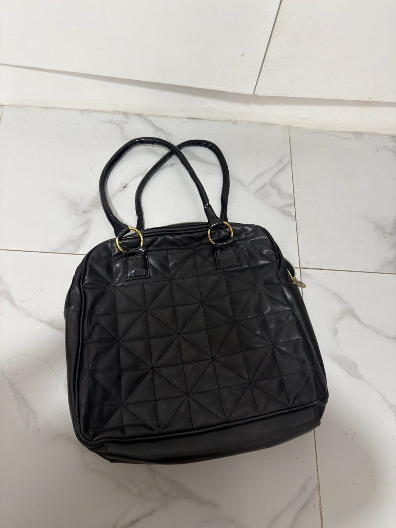 Lancome Bag (Category: Shoulder Bags) located in Manila. Submitted by declutters.wrdrb (Listing ID 1459797470, Image 2). Description: .