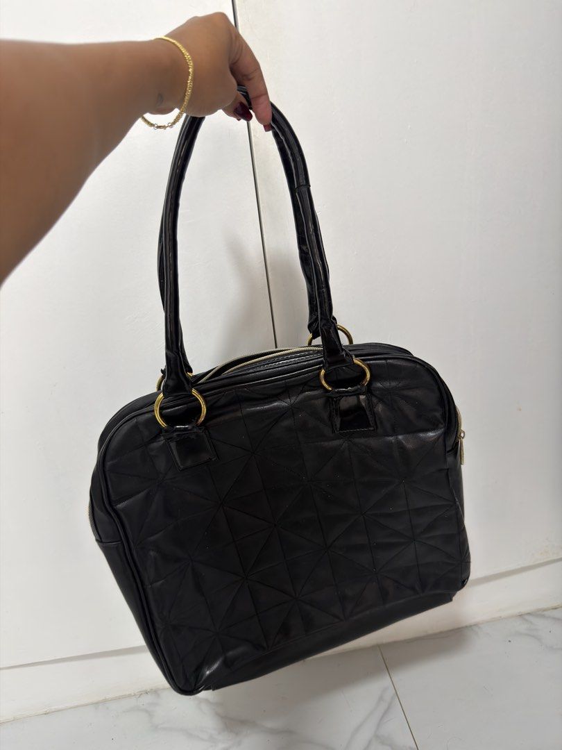 Lancome Bag (Category: Shoulder Bags) located in Manila. Submitted by declutters.wrdrb (Listing ID 1459797470, Image 1). Description: .