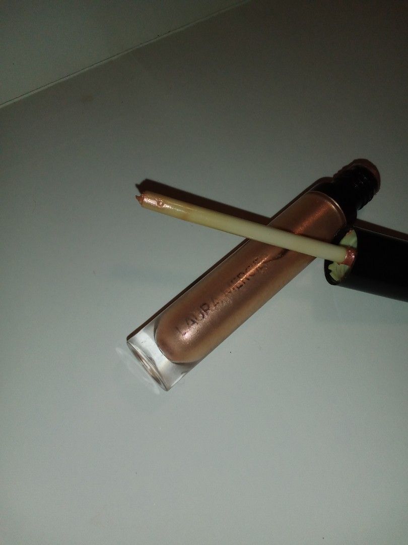 Laura Mercier' Caviar Chrome Eyeshadow (Category: Makeup) located in Silang. Submitted by clementinelovestodeclutter (Listing ID 1459847305, Image 3). Description: Auth Laura Mercier's Caviar Chrome Eyeshadow 90% full. Issue: Naputol na yung tip/scoop sa loob 😅.