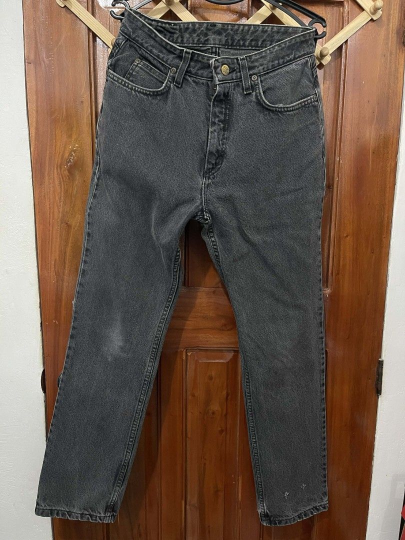 Lee Denim Jeans (Category: Jeans) located in Iloilo. Submitted by kebgab (Listing ID 1459844217, Image 1). Description: Ash black.