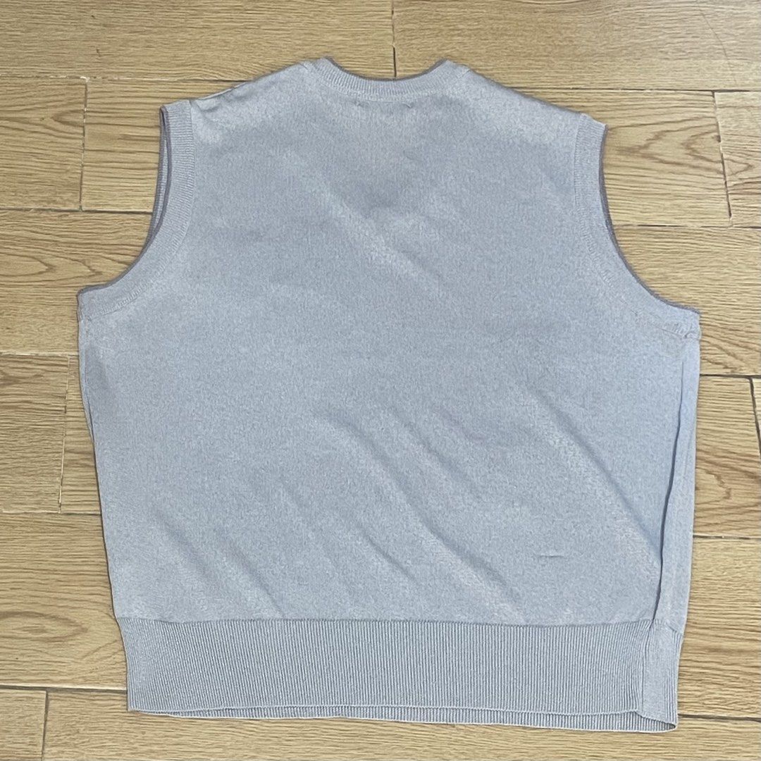 LEE DONG SOO Knitted Vest (Category: Vests) located in Manila. Submitted by onsa1ght (Listing ID 1459754515, Image 2). Description: Width: 44 Length: 24 Size: medium .