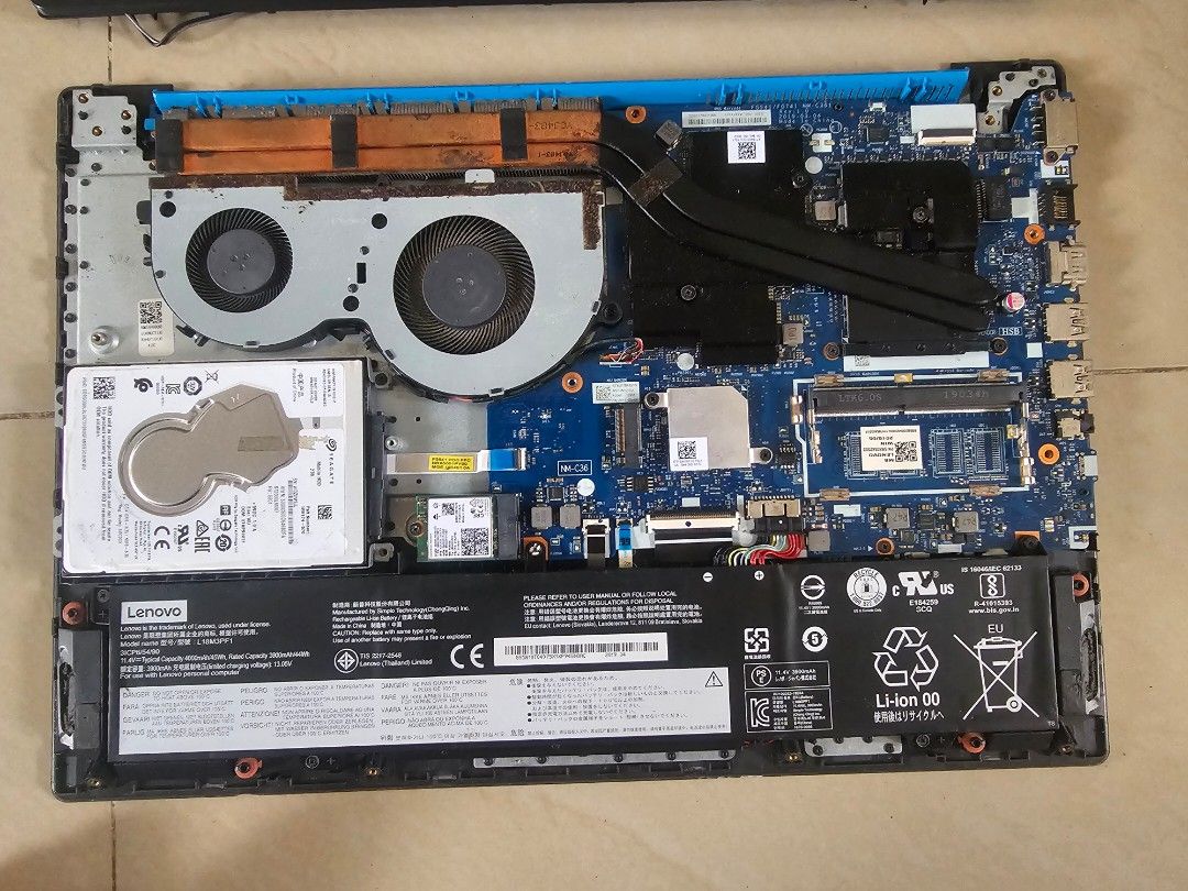Lenovo laptop defective (Category: Laptops & Notebooks) located in Bacoor. Submitted by ginaxis15 (Listing ID 1459750696, Image 3). Description: DEFECTIVE MAGBASA Lenovo laptop not sure kung anong model Last price: 1700 issue: No power, no lcd at kaha sira no history of repair unit only unit only for pickup molino bacoor cavite.