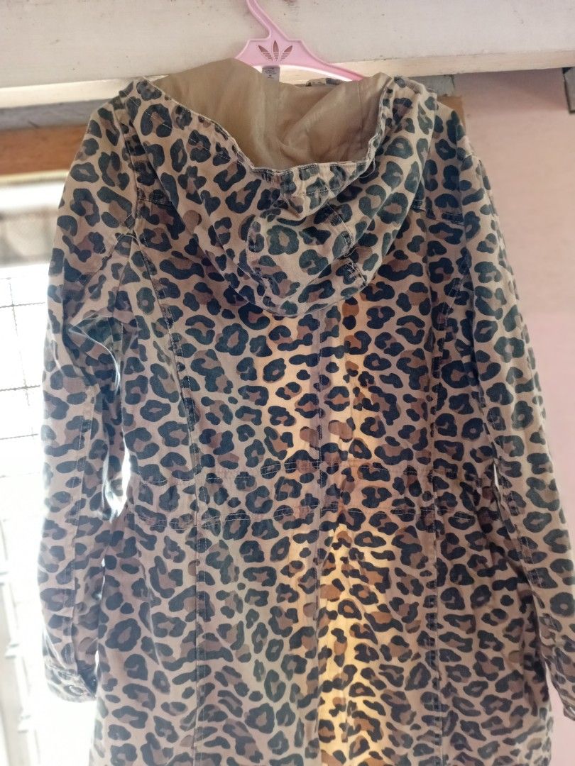 Levi strauss coat (Category: Coats, Jackets and Outerwear) located in Bacoor. Submitted by yaniracha__ (Listing ID 1459734731, Image 1). Description: pm lng po if interested thankyy ✨️ B 38 L 27 Armhole 14.