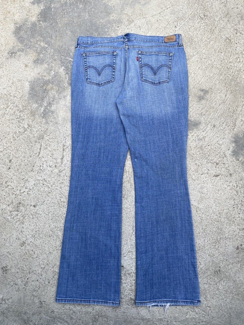 Levis 515 Bootcut Jeans (Category: Jeans) located in Cebu City. Submitted by gianperothrifter (Listing ID 1459524438, Image 2). Description: Levis 515 Bootcut waist 34-36 inch length 43 inch front rise 11 inch back rise 14 inch hem 10 inch.