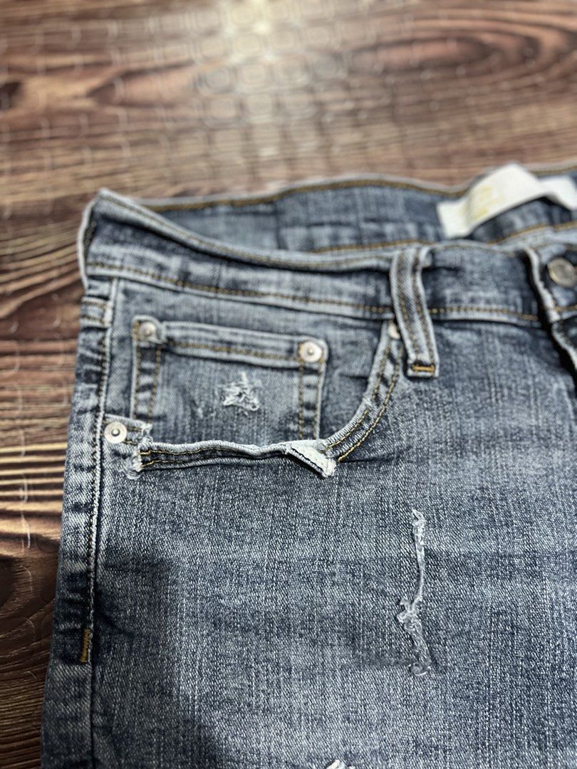 Levis distressed (Category: Jeans) located in Manila. Submitted by okeanos (Listing ID 1459759303, Image 2). Description: .