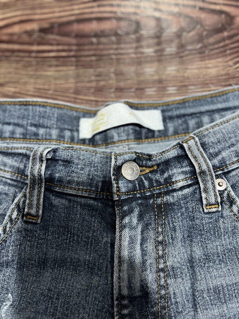 Levis distressed (Category: Jeans) located in Manila. Submitted by okeanos (Listing ID 1459759303, Image 3). Description: .
