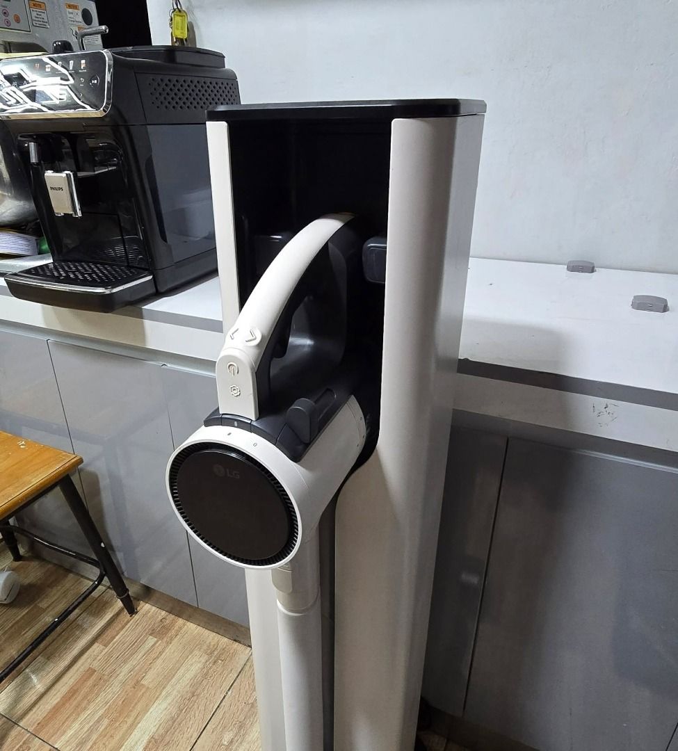 LG CordZero A9X Auto Emptying Vacuum Cleaner (Category: Vacuum Cleaner & Housekeeping) located in Rizal. Submitted by joan5505 (Listing ID 1459709437, Image 3). Description: LG CordZero A9X Auto Emptying Vacuum Cleaner Australian mall pull out Used as demo unit Inclusion 1 dual roller 1 pet hair roller 2 attachment No issue 20k .