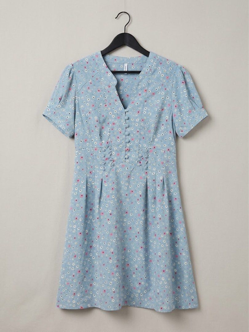 Light Blue Floral Button-Up Midi Dress (Category: Dresses) located in Manila. Submitted by lyratadine (Listing ID 1459774137, Image 1). Description: - Light blue midi dress - Small floral print - Short puff sleeves - Button-up front - Gathered waist for a flattering fit - Ideal for casual wear, picnics, and everyday styling.