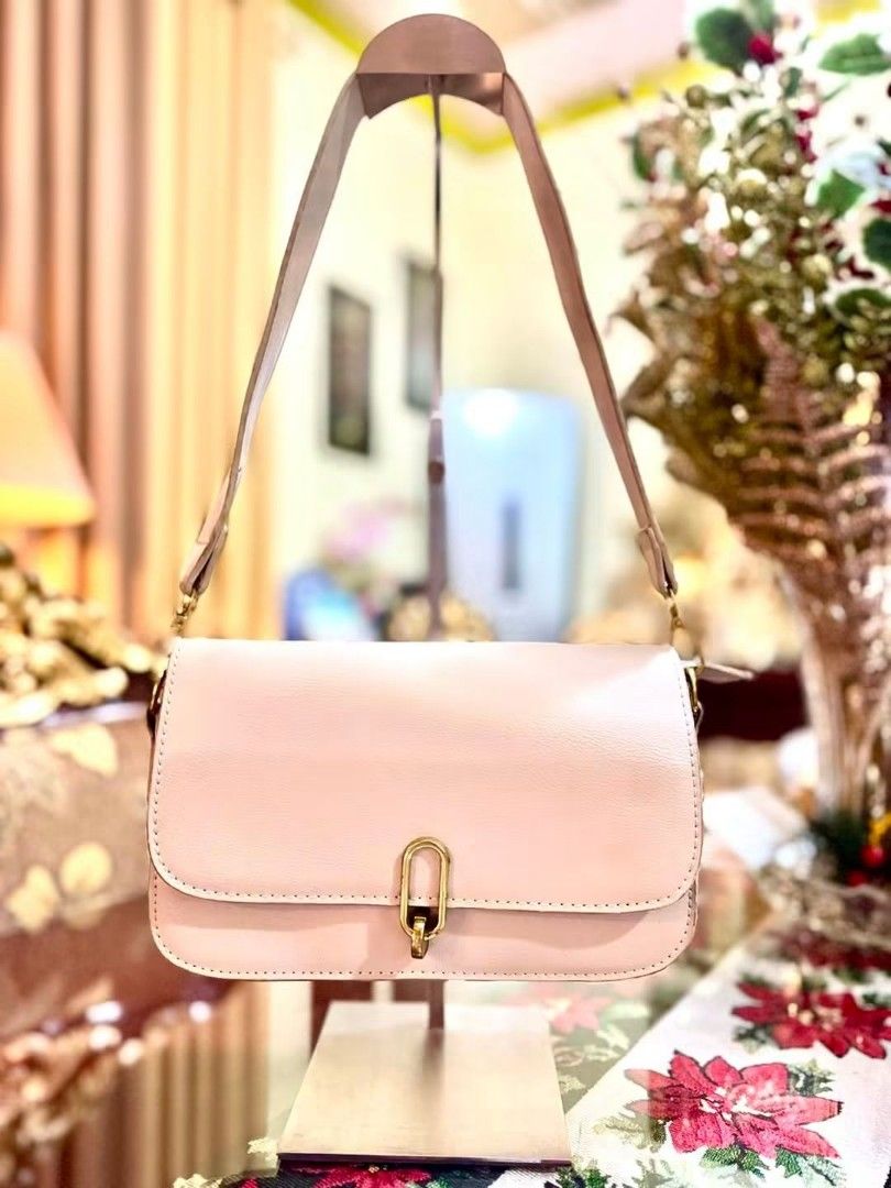 Light Pink Leather Shoulder Bag with Gold Clasp (Category: Shoulder Bags) located in Santo Domingo. Submitted by krizzies_korner (Listing ID 1459740744, Image 1). Description: - Cute light pink shoulder bag - Made of genuine leather - Features a stylish gold clasp closure - Adjustable strap for comfortable wear - Versatile: great for everyday or a night out - Fits your essentials - Clean inside and out - Ready for its new owner.
