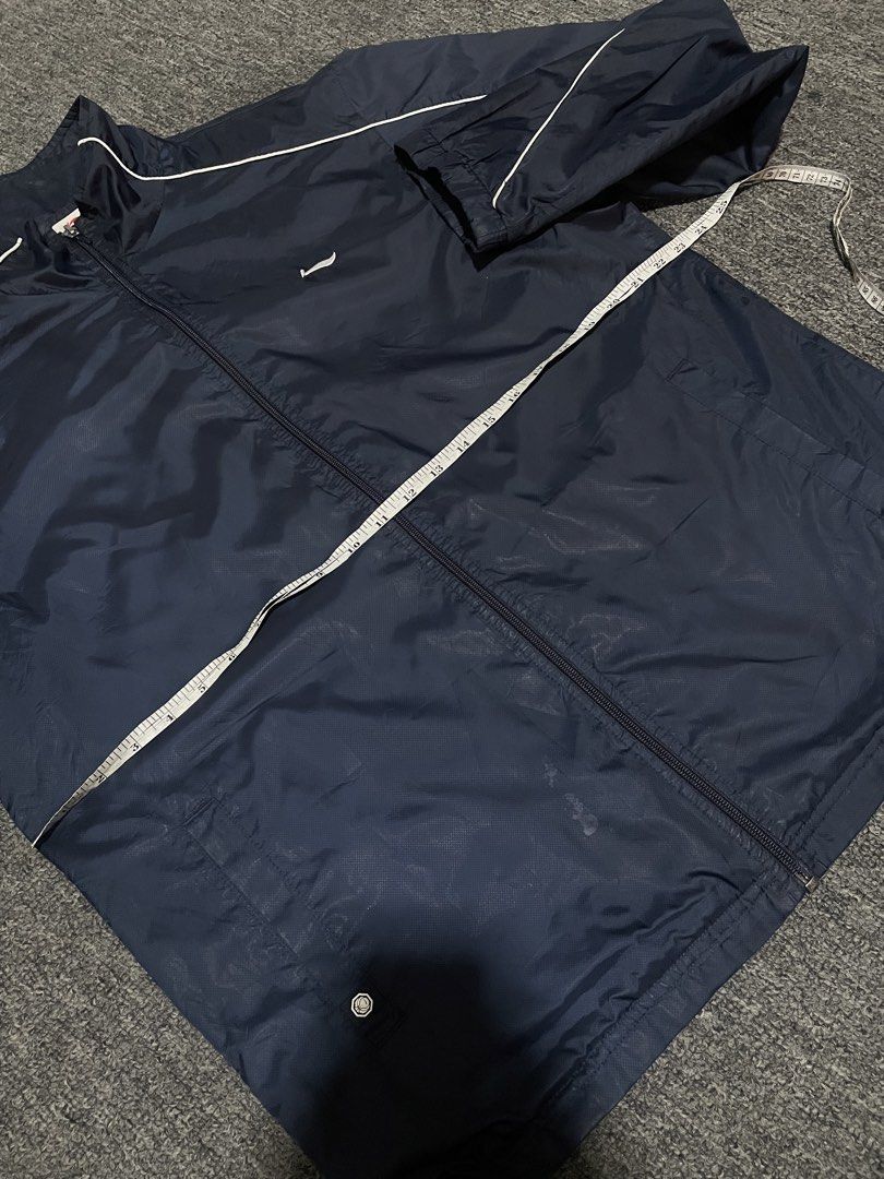 Li-Ning Navy Blue Track Jacket Size L (Category: Coats, Jackets and Outerwear) located in Manila. Submitted by commonselection (Listing ID 1459800524, Image 3). Description: Navy Blue Large 28x23 Issue stain lower part Puller.