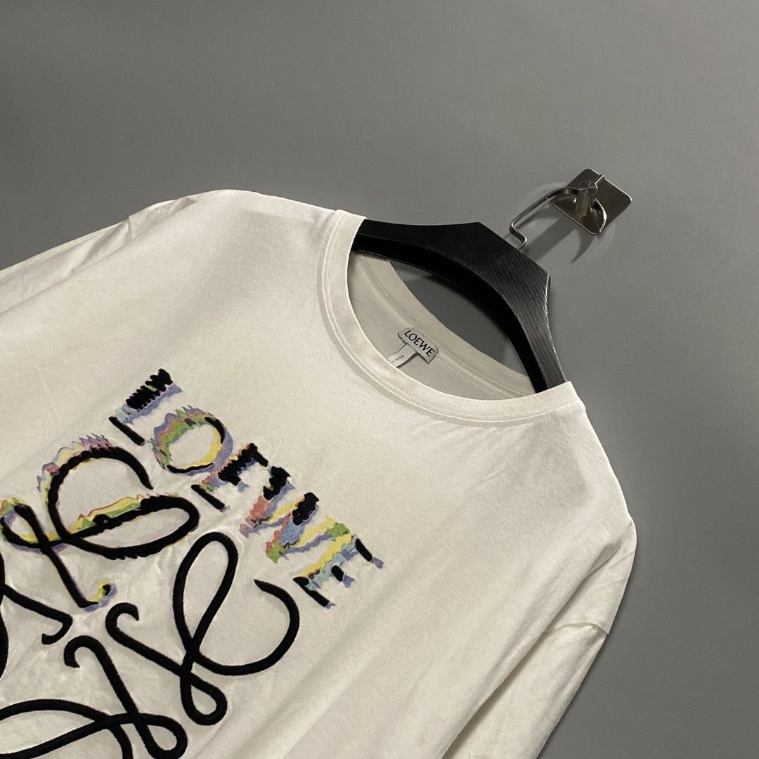 Loewe (Category: Luxury Apparel) located in Mangaldan. Submitted by kendrops (Listing ID 1459725833, Image 3). Description: Made in Italy Complete tags Width 22.5 Length 29.5 Large size Excellent condition: 10/10 Color rate: 10/10 issue:(none).