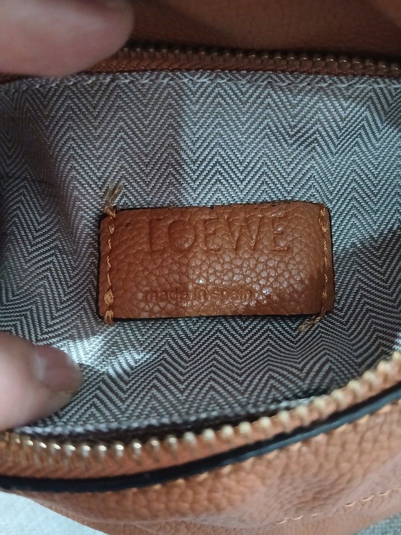 Loewe Puzzle Bag Tan Leather (Category: Luxury Bags & Wallets) located in Alaminos. Submitted by sachiKaSan (Listing ID 1459820396, Image 2). Description: Loewe Puzzle bag - Color: Tan - Material: Textured leather - Closure: Zip - Features: Top handle, multiple interior compartments - Hardware: Gold-tone - Style: Classic and timeless.