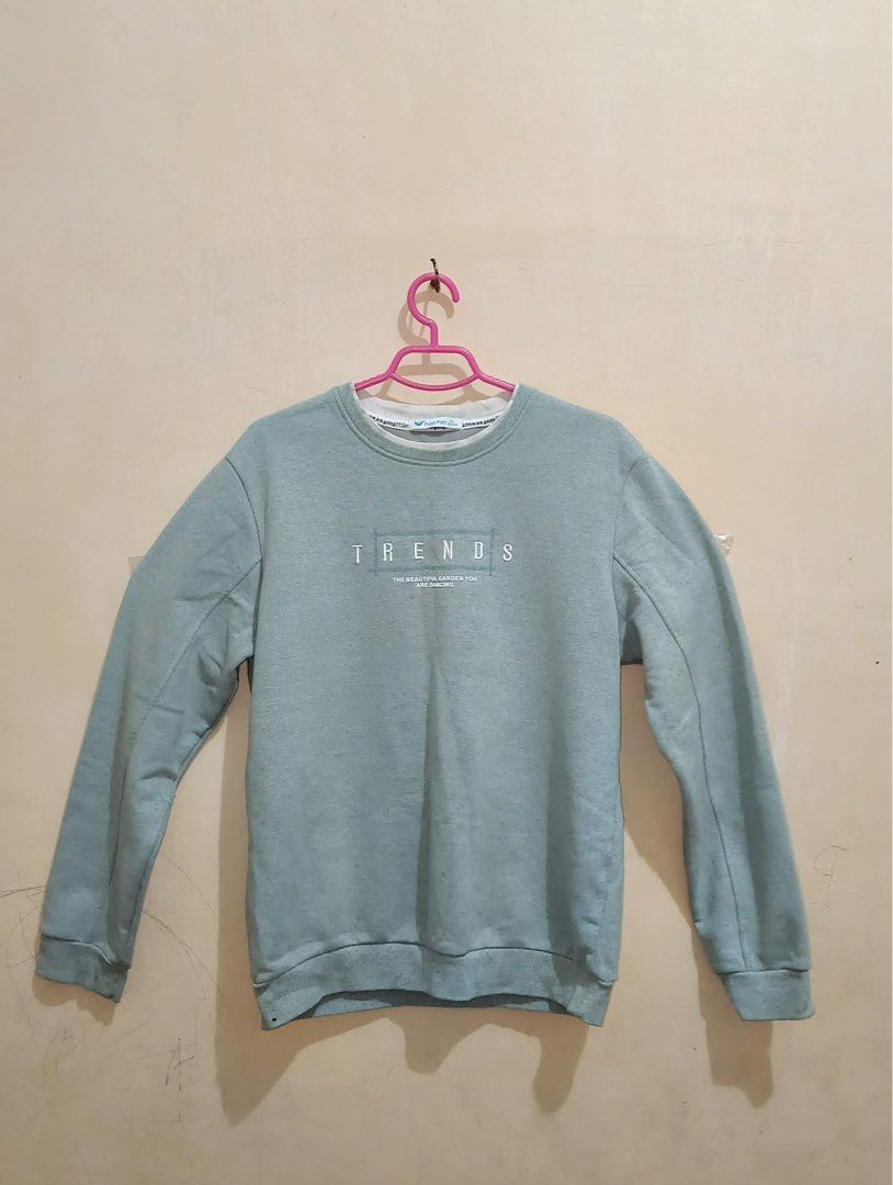 Long sleeve L-XL (Category: Coats, Jackets and Outerwear) located in Taguig. Submitted by ysabella_0629 (Listing ID 1459706284, Image 1). Description: .