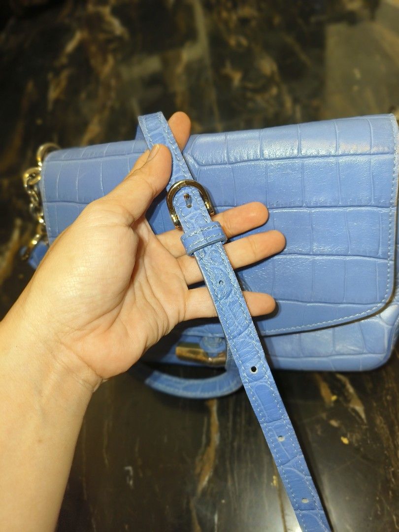 Longchamp Blue Croc Embossed Leather Shoulder Bag (Category: Luxury Bags & Wallets) located in Davao. Submitted by myrvelynjo32302 (Listing ID 1459825234, Image 2). Description: - Blue leather shoulder bag with luxurious croc embossing - Elegant gold hardware details - Adjustable strap for comfortable wear - Classic Longchamp toggle closure - Spacious interior, perfect for everyday essentials or evening outings.
