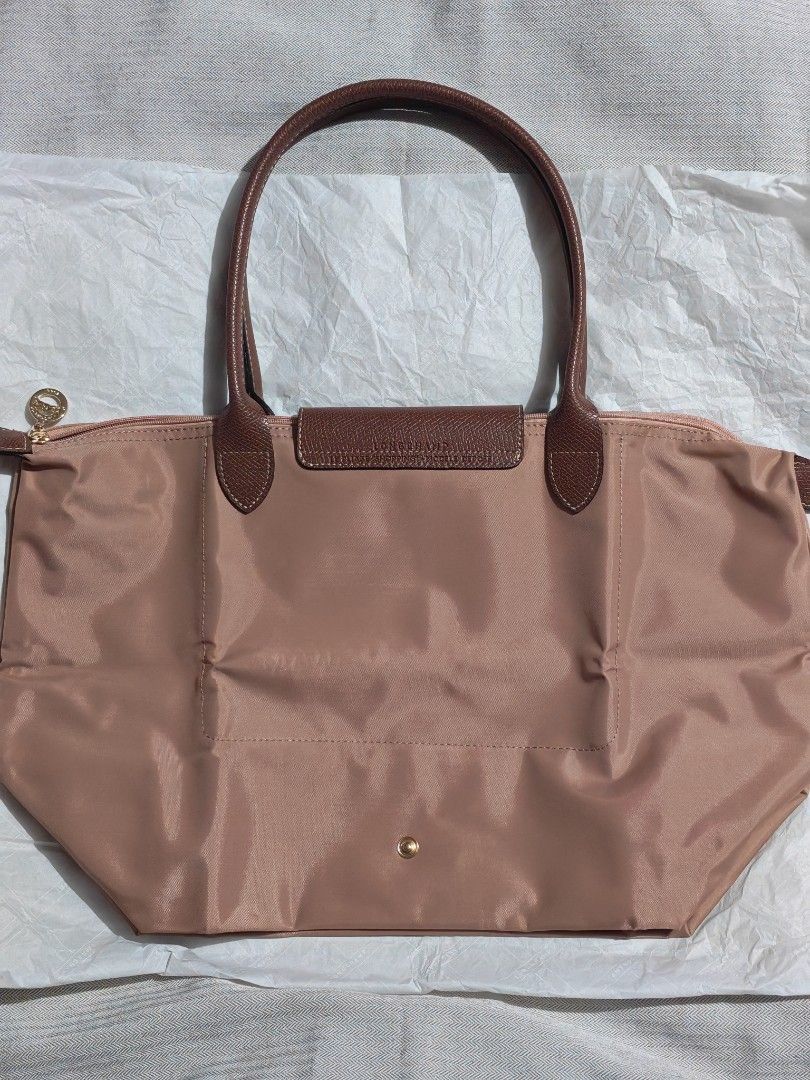 Longchamp Le Pliage Tote Bag Pink Tea (Category: Luxury Bags & Wallets) located in Quezon City. Submitted by sureandlegit (Listing ID 1459866389, Image 2). Description: For Sale Longchamp Le Pliage Classic in Pink Tea 2025 released color Large size and Medium size Long handle Large size - 5,500 Medium size - 5000 Prices are after tax refund Bag only and it comes with longchamp white tissue wrapper. What you see what you get. Available on hand Wil
