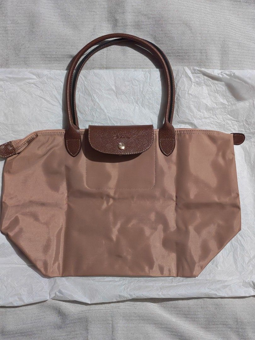 Longchamp Le Pliage Tote Bag Pink Tea (Category: Luxury Bags & Wallets) located in Quezon City. Submitted by sureandlegit (Listing ID 1459866389, Image 1). Description: For Sale Longchamp Le Pliage Classic in Pink Tea 2025 released color Large size and Medium size Long handle Large size - 5,500 Medium size - 5000 Prices are after tax refund Bag only and it comes with longchamp white tissue wrapper. What you see what you get. Available on hand Wil